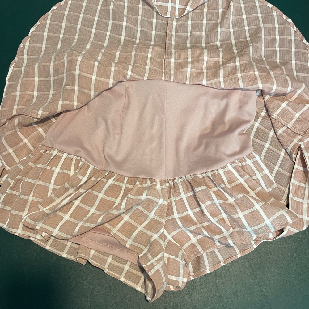 BNWOT blush pink v-neck ruffle romper size XL - Picture 4 of 11
